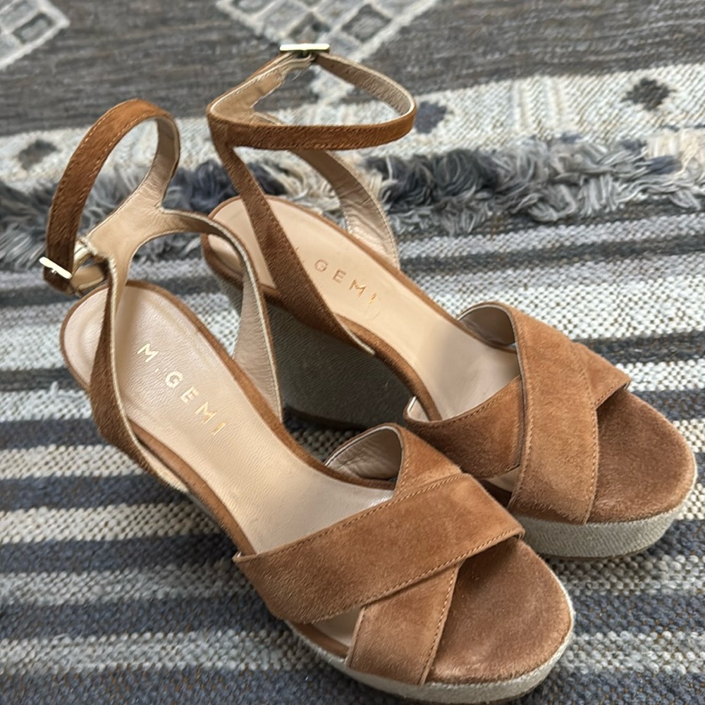 Suede camel platform wedge straps sandal.